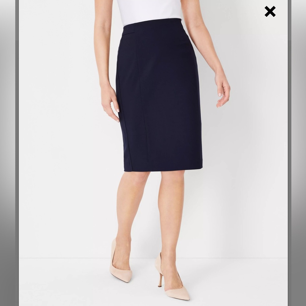 Ann Taylor Seamed Curvy Fit Pencil Skirt in Bi-Stretch Navy